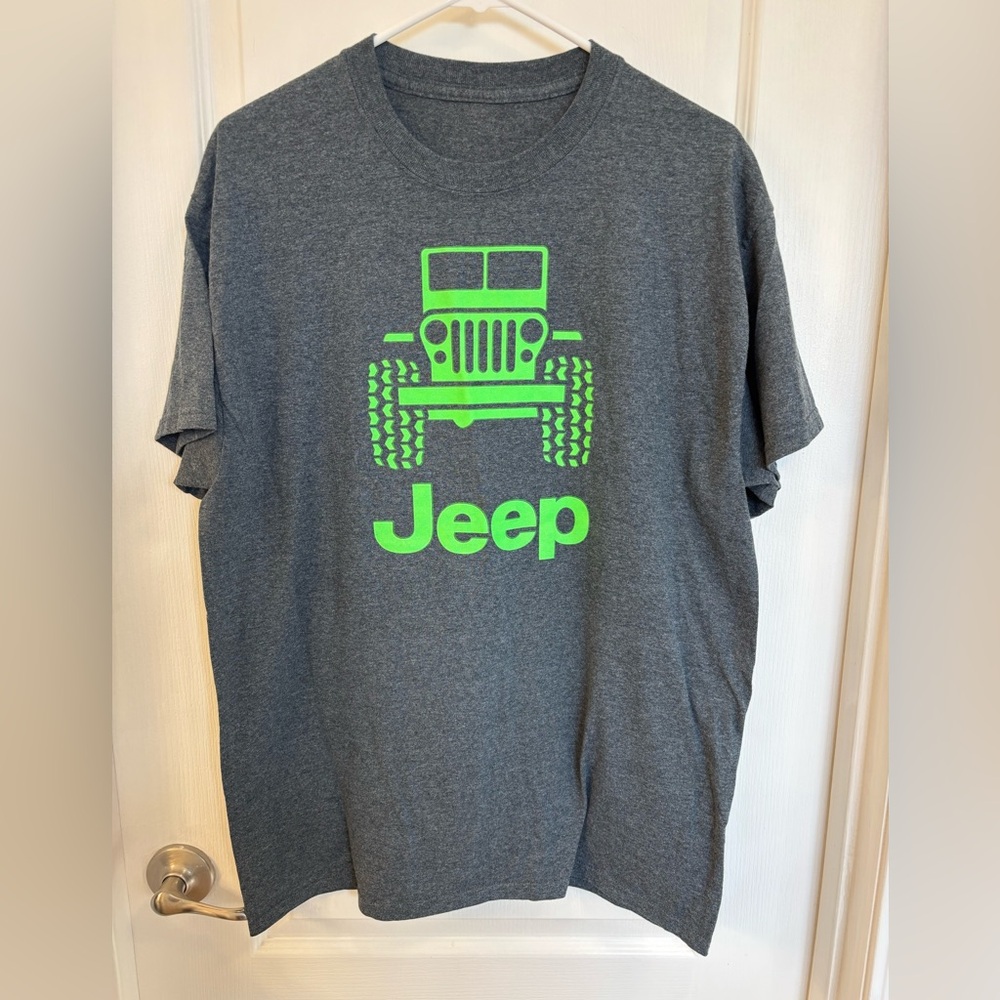 Men’s Jeep Charcoal Tee with Neon Green Graphic Size XL